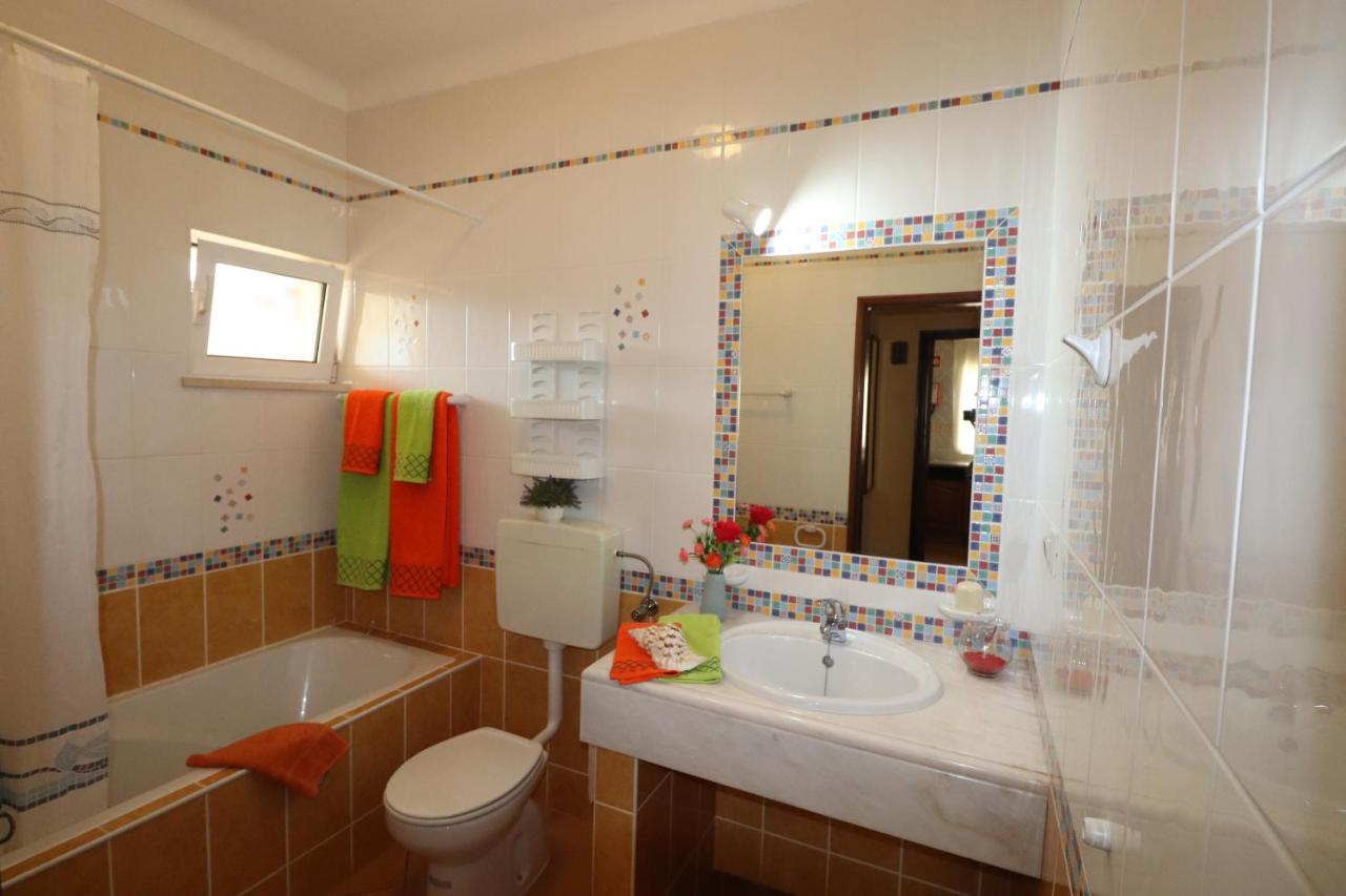 Villa Eber - Independent 1 & 2 Bedroom Apartments, Pool, Air Con, Fast Wi-Fi, Near Old Town Of Albufeira And Beaches Bagian luar foto