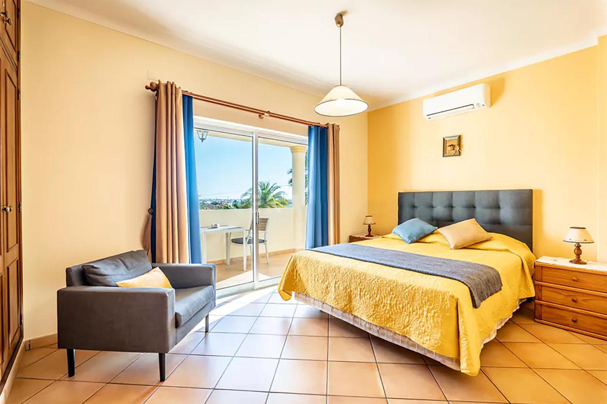 Villa Eber - Independent 1 & 2 Bedroom Apartments, Pool, Air Con, Fast Wi-Fi, Near Old Town Of Albufeira And Beaches Bagian luar foto