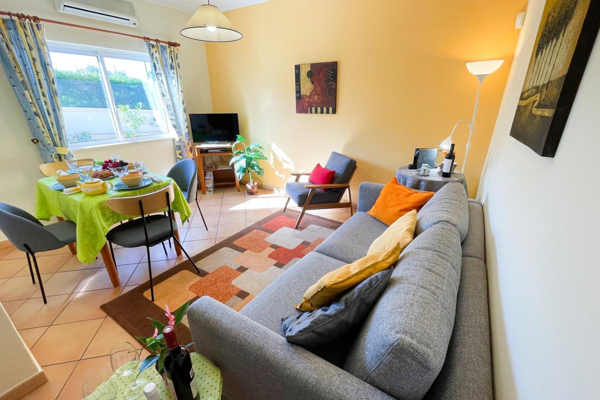 Villa Eber - Independent 1 & 2 Bedroom Apartments, Pool, Air Con, Fast Wi-Fi, Near Old Town Of Albufeira And Beaches Bagian luar foto