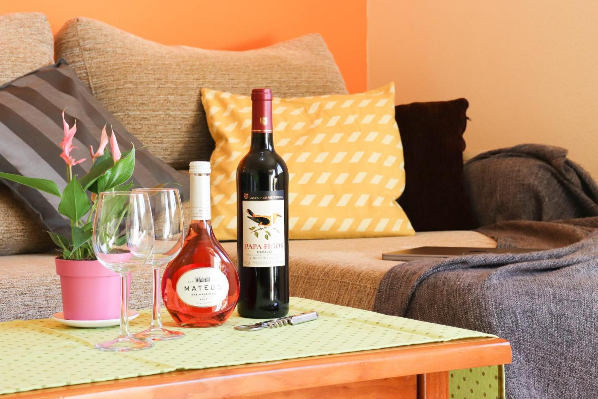Villa Eber - Independent 1 & 2 Bedroom Apartments, Pool, Air Con, Fast Wi-Fi, Near Old Town Of Albufeira And Beaches Bagian luar foto