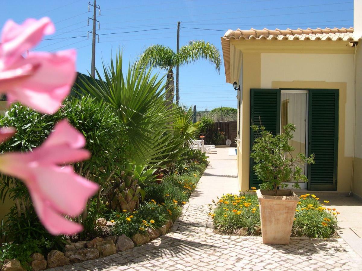 Villa Eber - Independent 1 & 2 Bedroom Apartments, Pool, Air Con, Fast Wi-Fi, Near Old Town Of Albufeira And Beaches Bagian luar foto