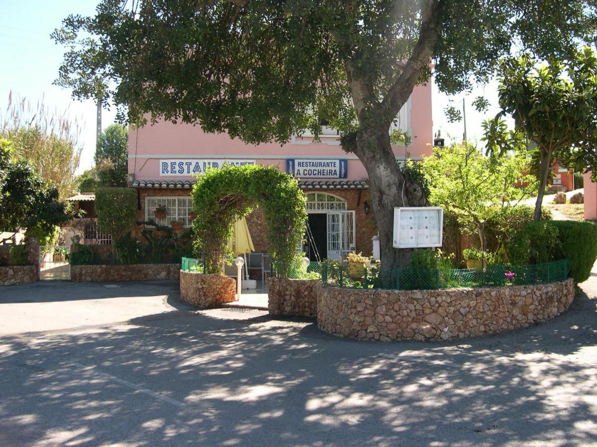 Villa Eber - Independent 1 & 2 Bedroom Apartments, Pool, Air Con, Fast Wi-Fi, Near Old Town Of Albufeira And Beaches Bagian luar foto