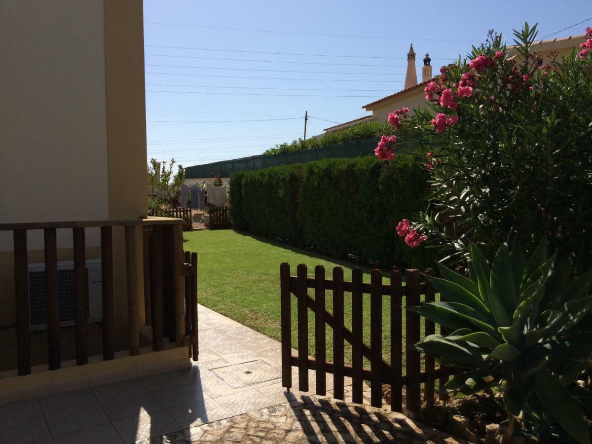 Villa Eber - Independent 1 & 2 Bedroom Apartments, Pool, Air Con, Fast Wi-Fi, Near Old Town Of Albufeira And Beaches Bagian luar foto