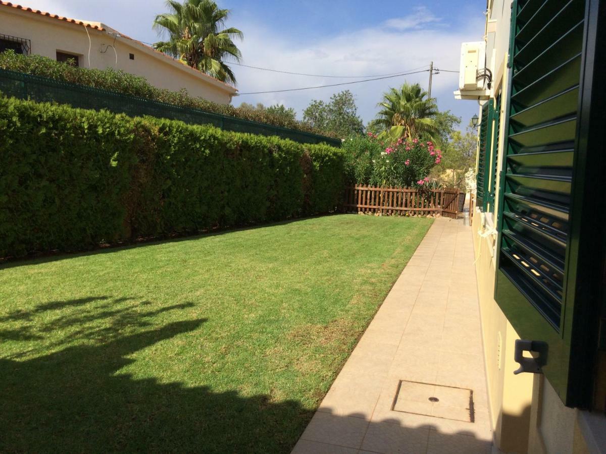 Villa Eber - Independent 1 & 2 Bedroom Apartments, Pool, Air Con, Fast Wi-Fi, Near Old Town Of Albufeira And Beaches Bagian luar foto