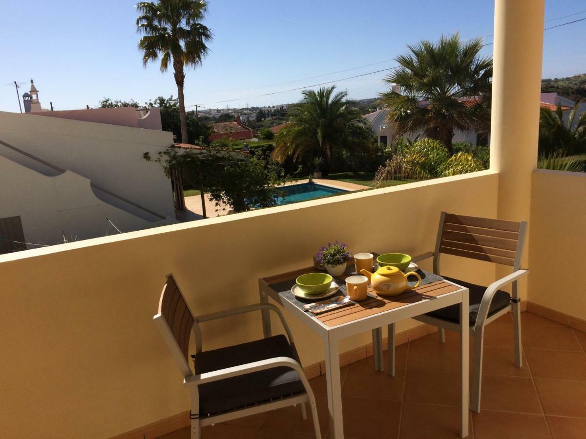 Villa Eber - Independent 1 & 2 Bedroom Apartments, Pool, Air Con, Fast Wi-Fi, Near Old Town Of Albufeira And Beaches Bagian luar foto
