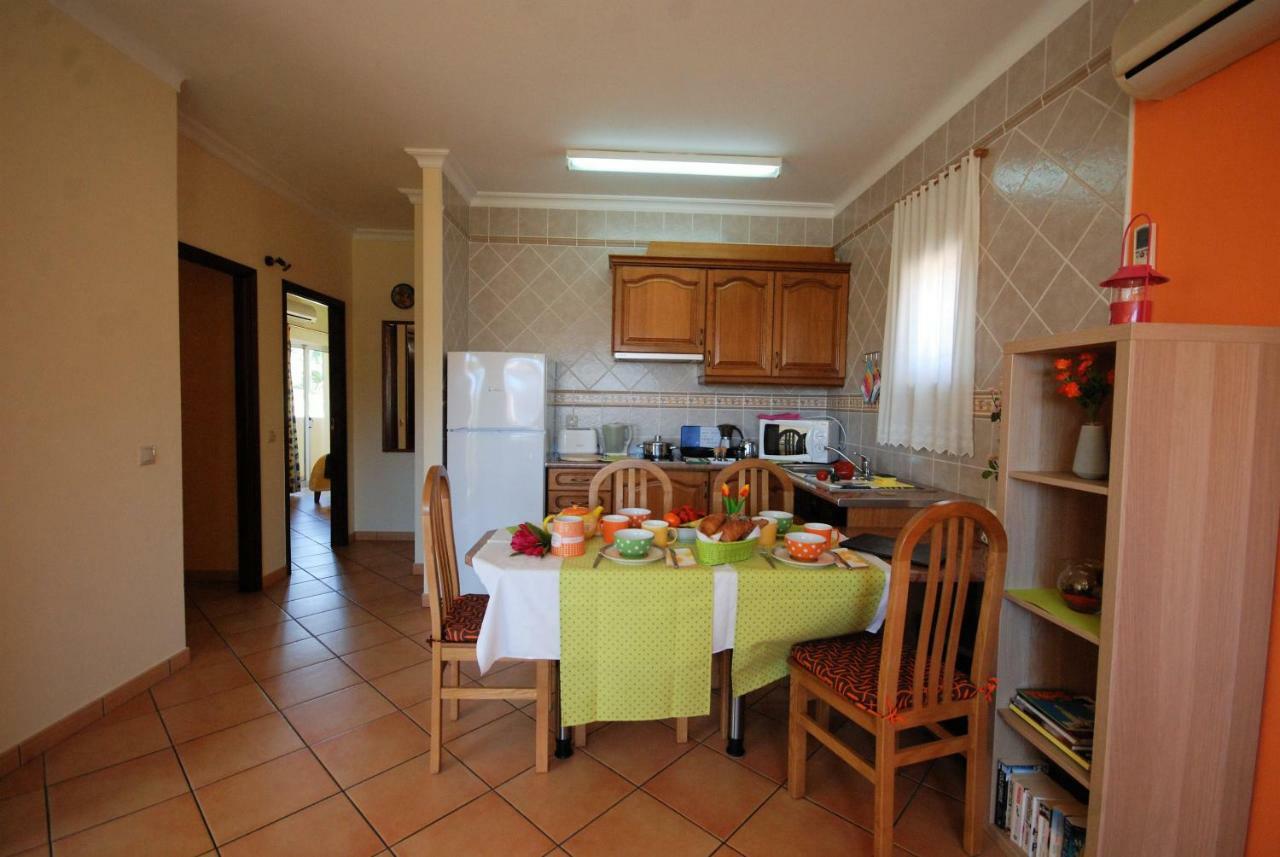 Villa Eber - Independent 1 & 2 Bedroom Apartments, Pool, Air Con, Fast Wi-Fi, Near Old Town Of Albufeira And Beaches Bagian luar foto