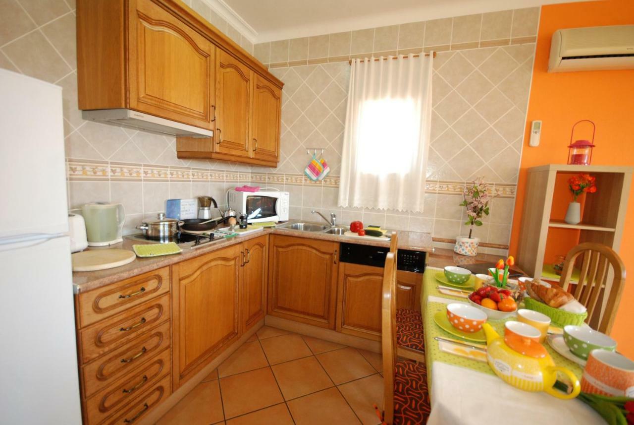 Villa Eber - Independent 1 & 2 Bedroom Apartments, Pool, Air Con, Fast Wi-Fi, Near Old Town Of Albufeira And Beaches Bagian luar foto