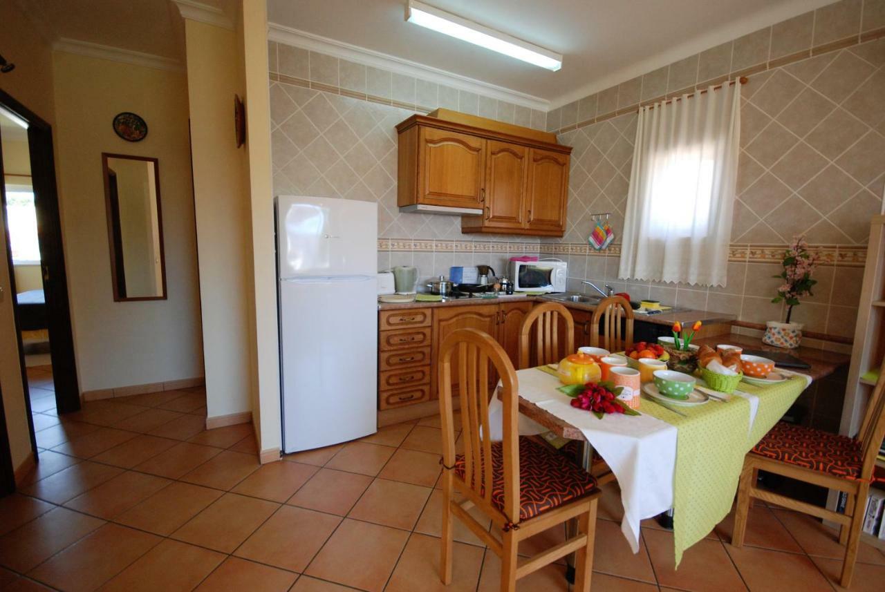 Villa Eber - Independent 1 & 2 Bedroom Apartments, Pool, Air Con, Fast Wi-Fi, Near Old Town Of Albufeira And Beaches Bagian luar foto